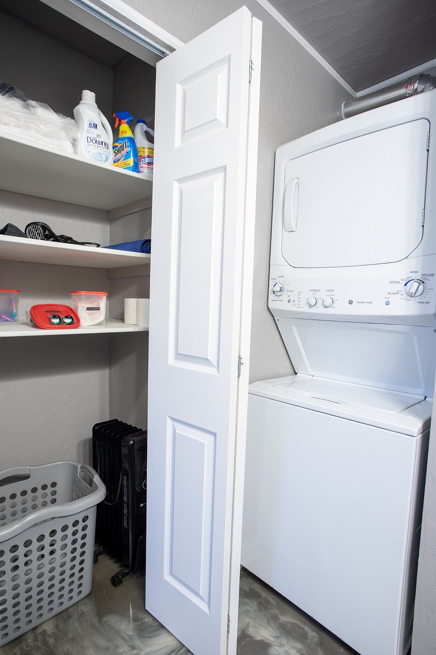 Blue Bath - full size tub/shower with apartment size washer/dryer. Starter supplies provided by host.