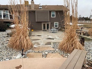 entrance into apartment, 3steps.