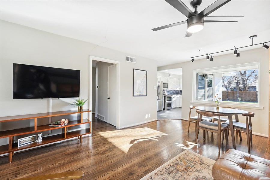Spacious Living Room, with lots of natural light. Large smart TV. Huge picture window, which brings in the outdoor beauty. Comfy furniture. Soothing and warm colors.