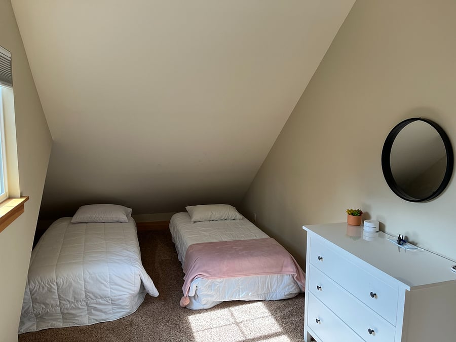 3rd Bedroom with two single beds