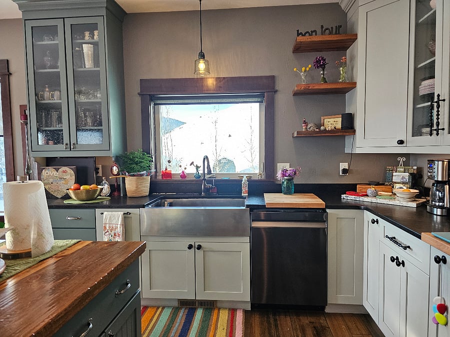 Full Kitchen upstairs is available for your use.