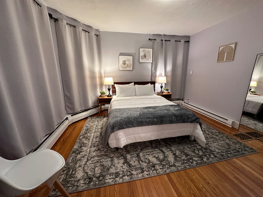 Bedroom 1, Queen Bed