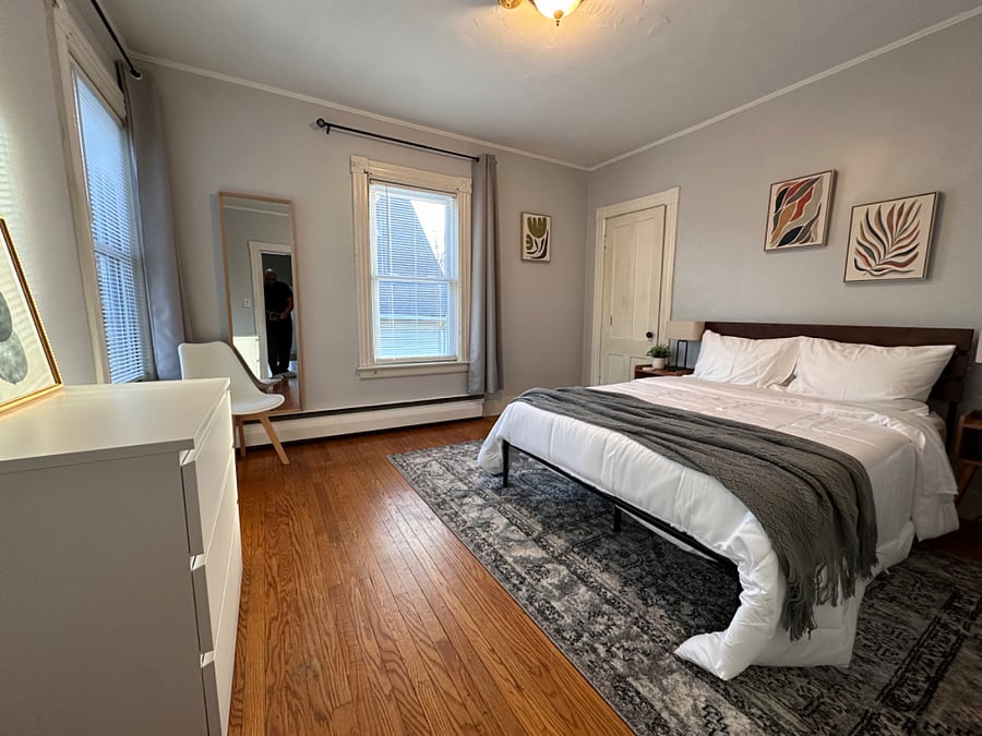 Bedroom 2, Full bed