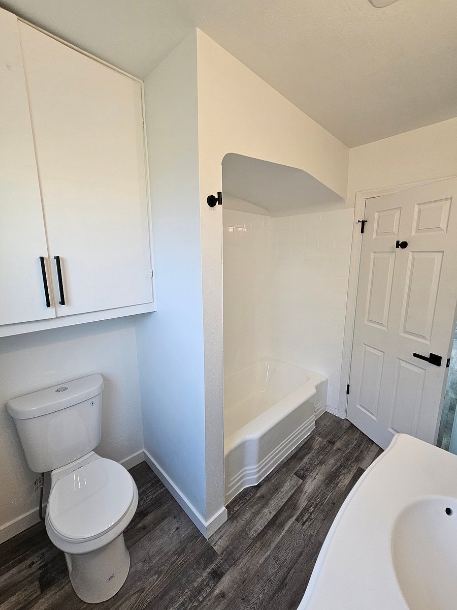 upstairs 1st bathroom