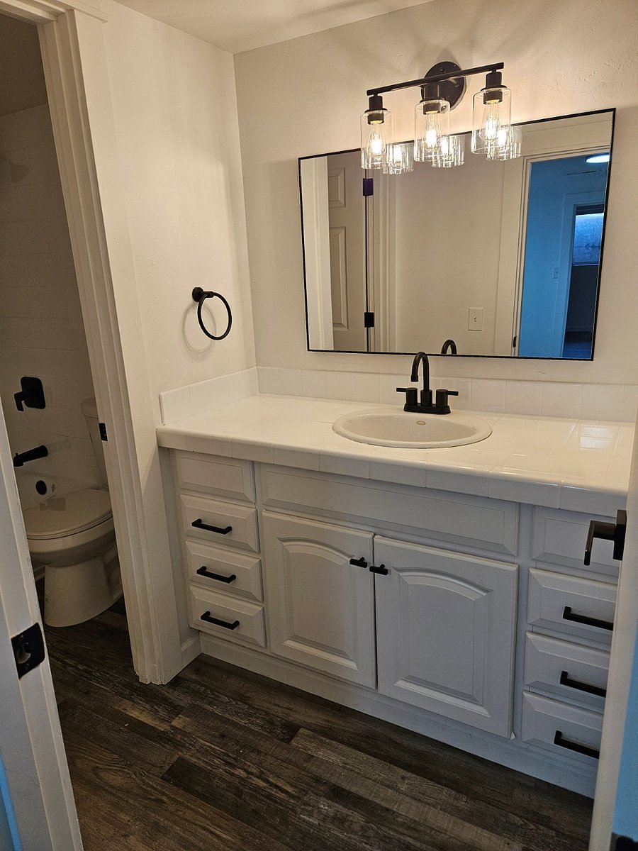 downstairs 2nd bathroom