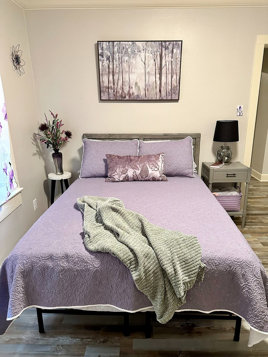 Full Bedroom