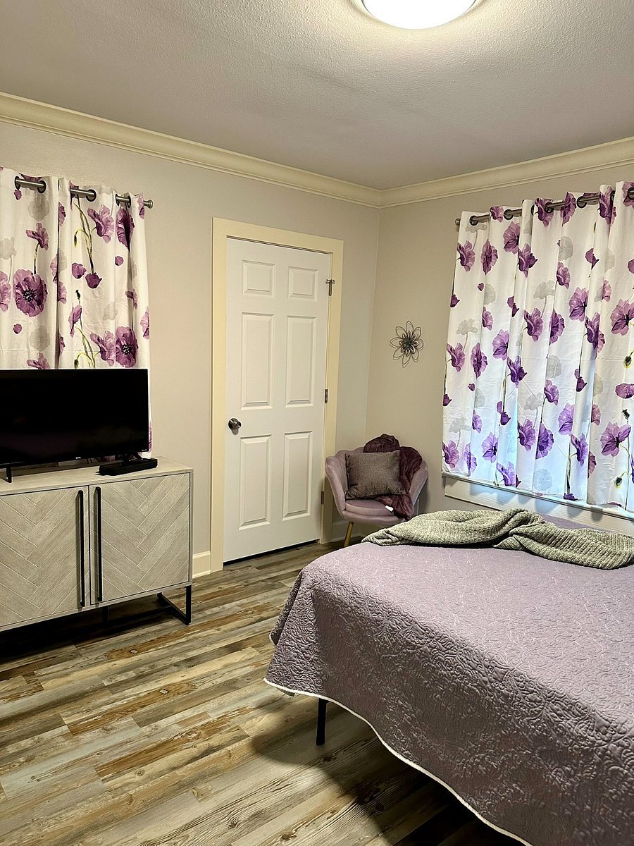 Full Bedroom