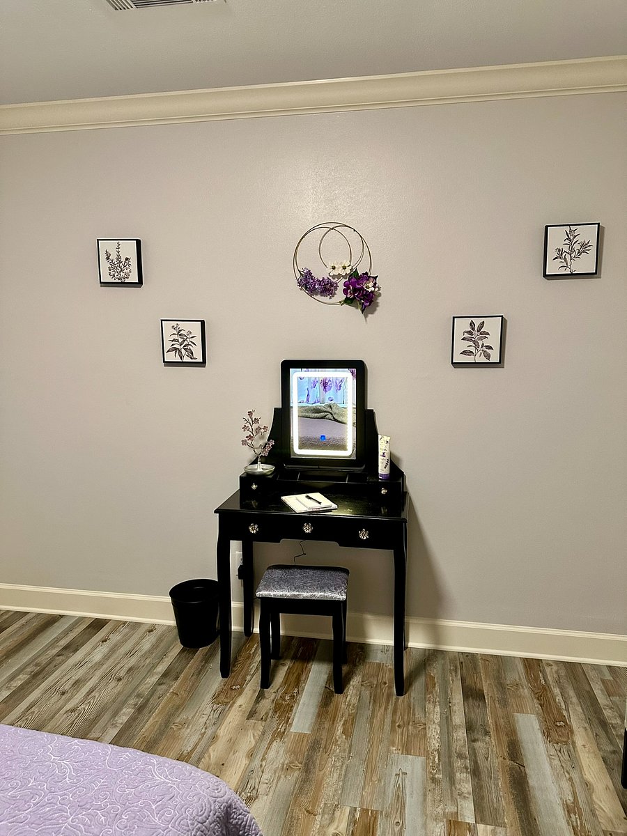 Full Bedroom