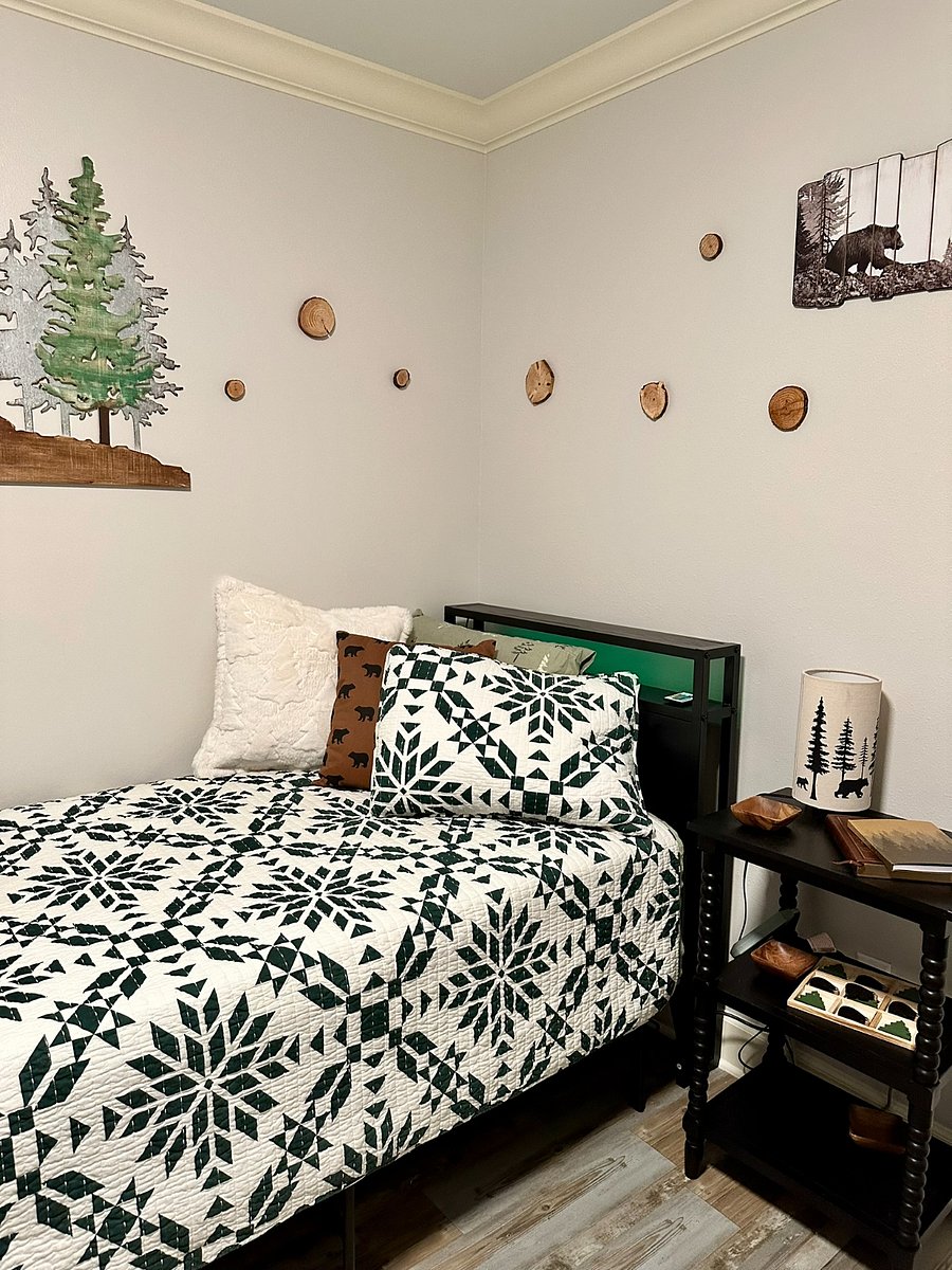 Twin Bedroom