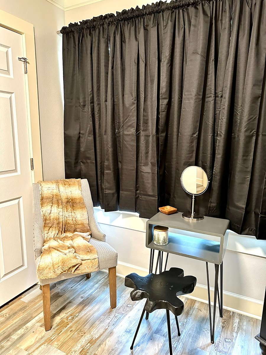 Twin Bedroom