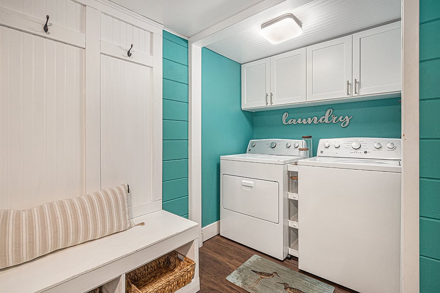 Laundry/office area 1