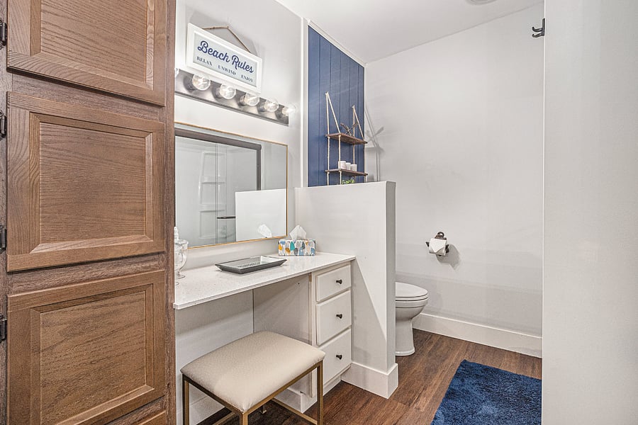 Master bathroom pic 1