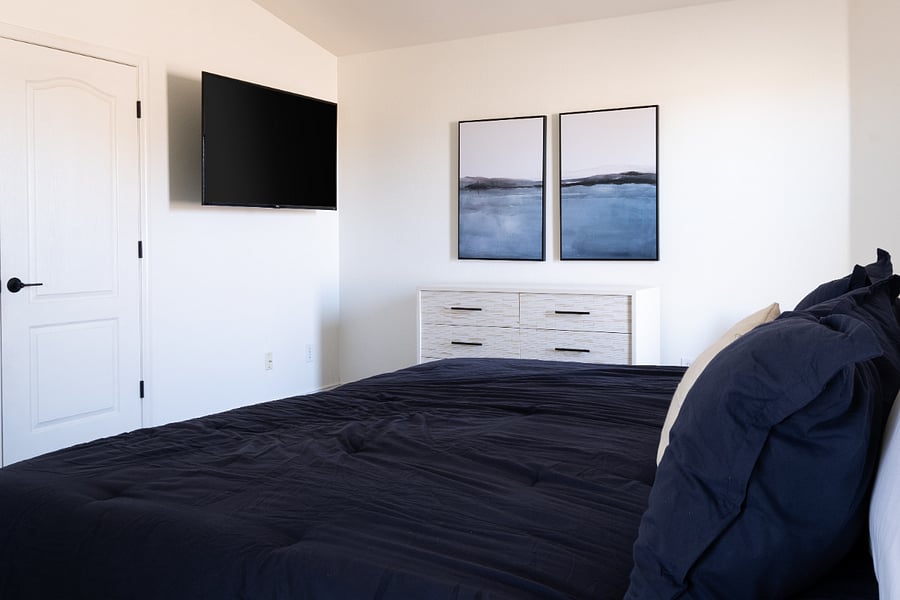 Smart tv in primary bedroom
