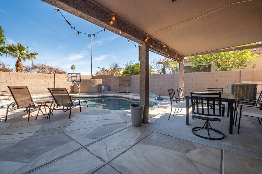 Outdoor dining and covered patio