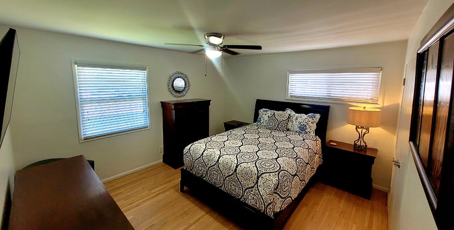 Bedroom 2 - Queen