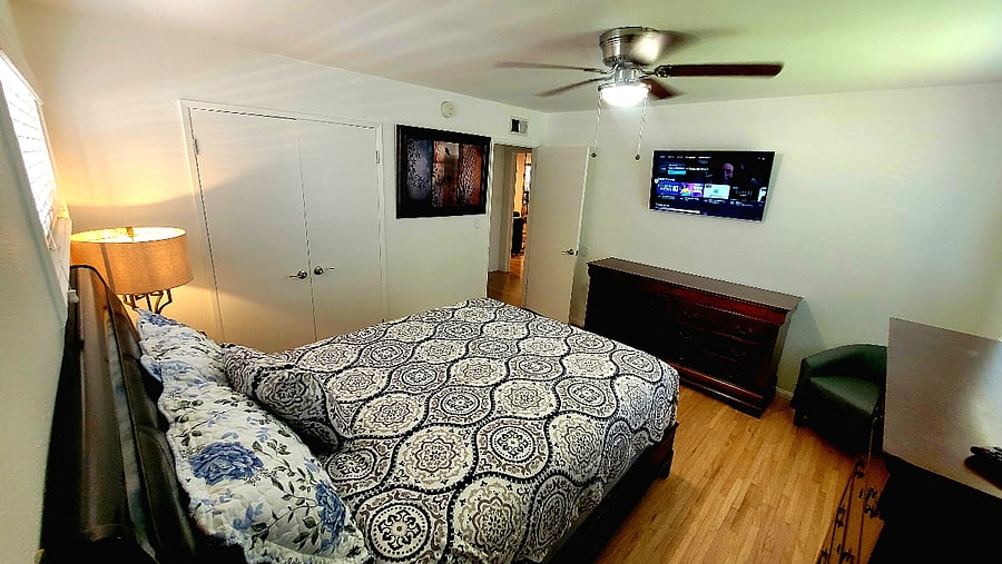 Bedroom 2 - Queen