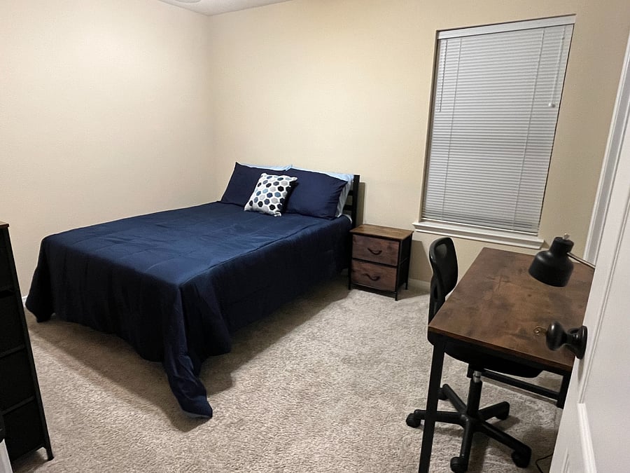 Bedroom 2 Entry