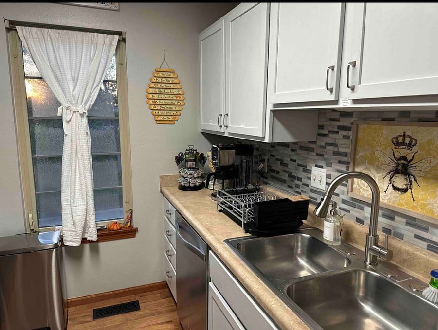 The Queen Bee's KitchenD