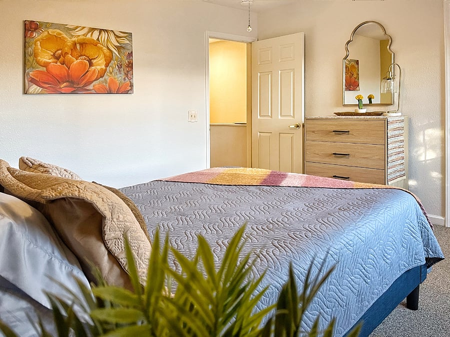 Second Bedroom w/ Queen Bed & Downtown View