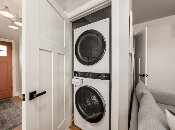In unit washer & dryer!
