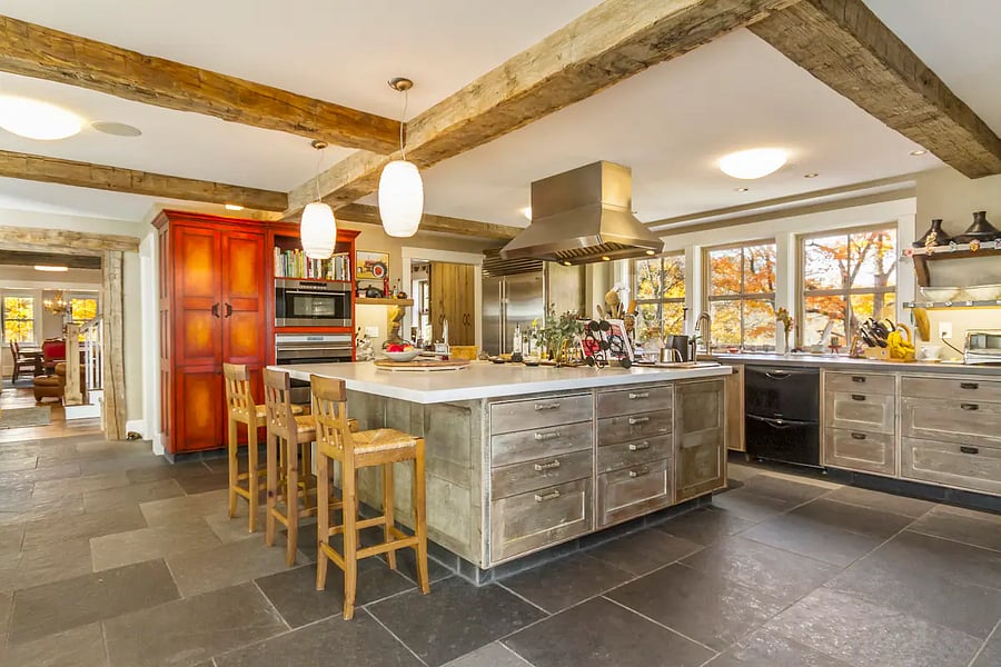 Beautiful kitchen, high end appliances, oven, convection oven, warming drawer, 3 sinks, 2 dishwashers, and more. Mini split keeps the space cool all summer long.