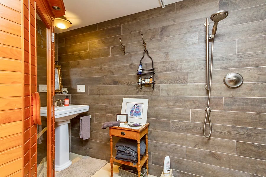 Basement bath with sauna and shower