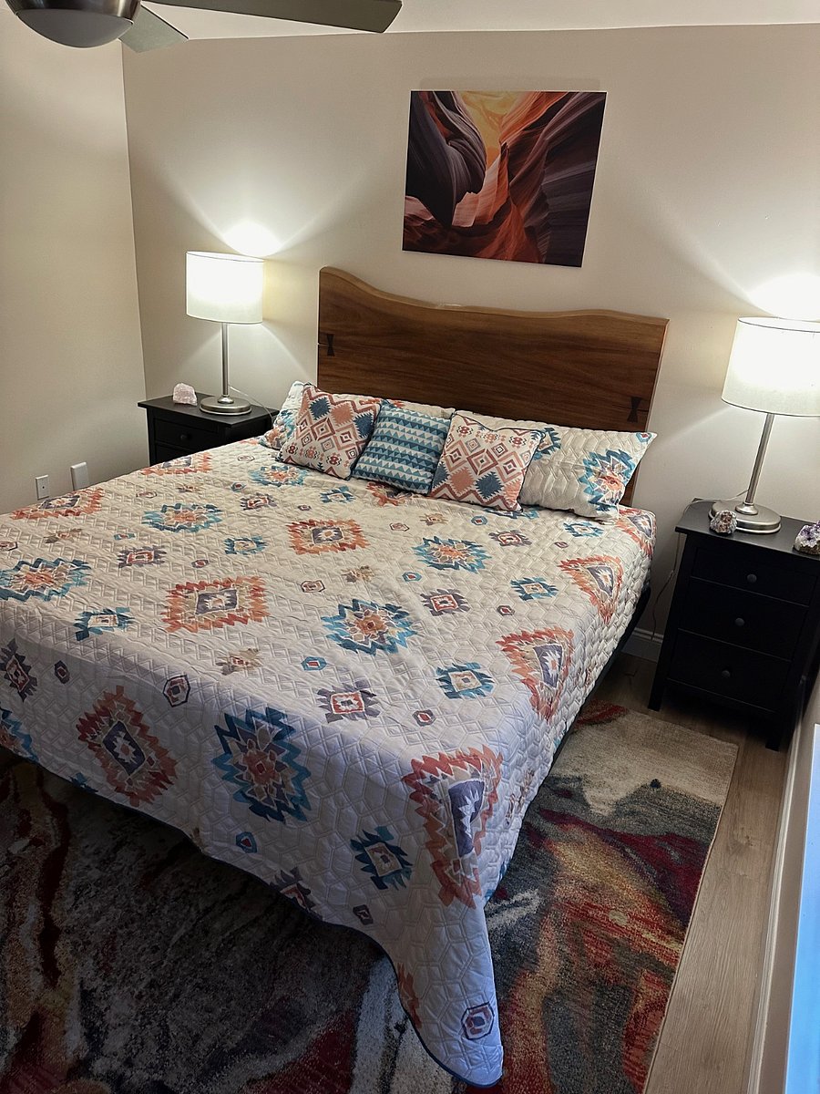 Split king Nector adjustable bed. with beside USB chargers