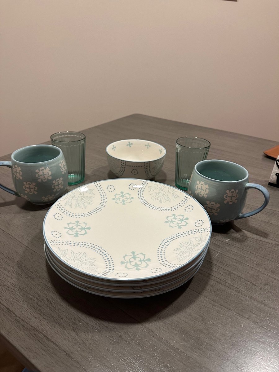 Full set of dishware