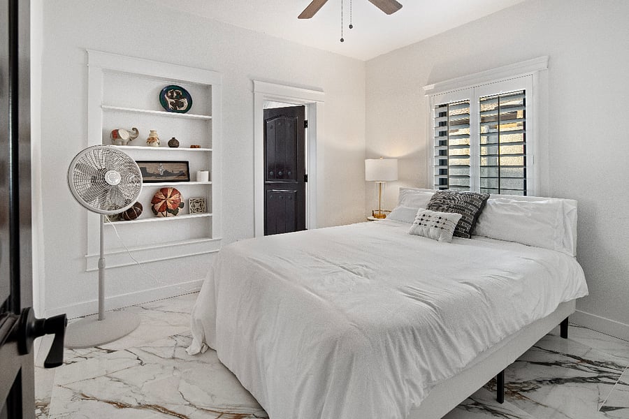 Queen bedroom with a private FULL Bath for privacy
