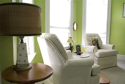 Second sitting area with street view.