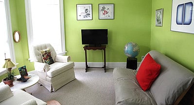 Second sitting area with street view.