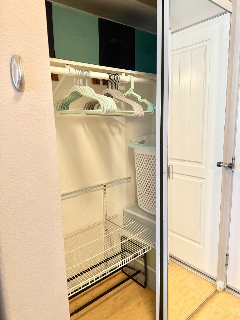 Closet shelf organizers for maximum use of space
