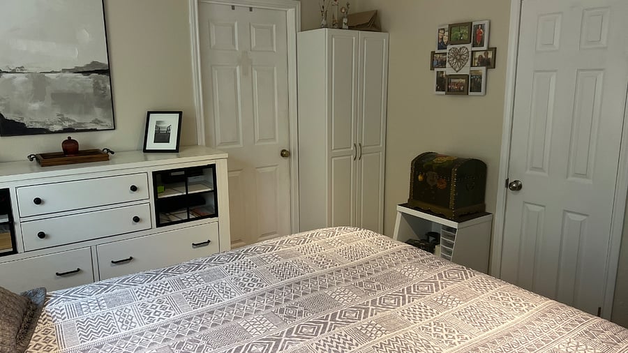 Master Bedroom with Queen Bed