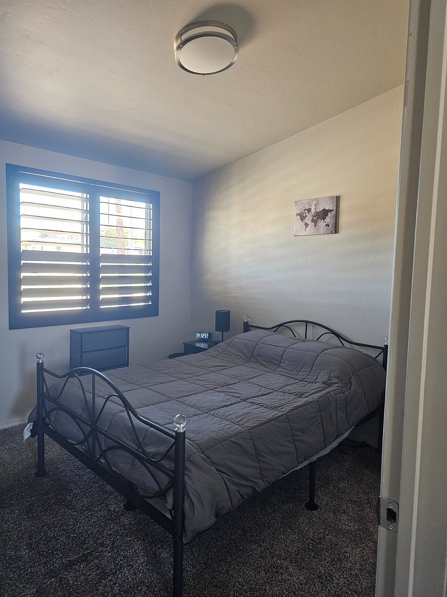 Full bedroom