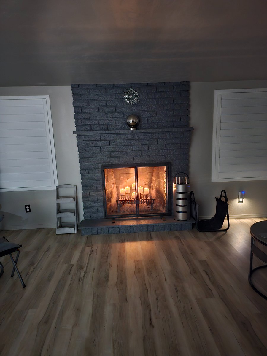 2nd family/sitting room wood burning fireplace/or candle opera