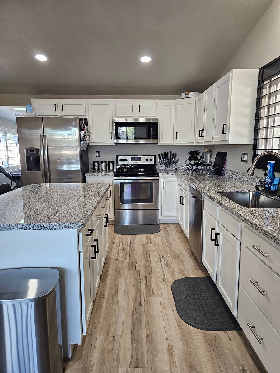 Kitchen with breakfast counter