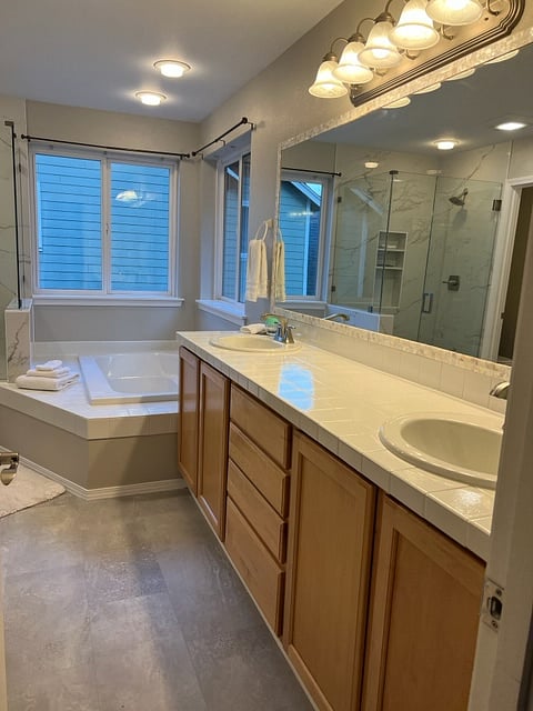 Private Wolf Unit Traveler Lodging private bathroom