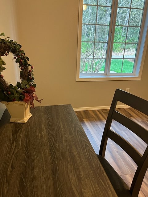 Woodland Traveler Lodging - 1 of several desk laptop workstation common areas