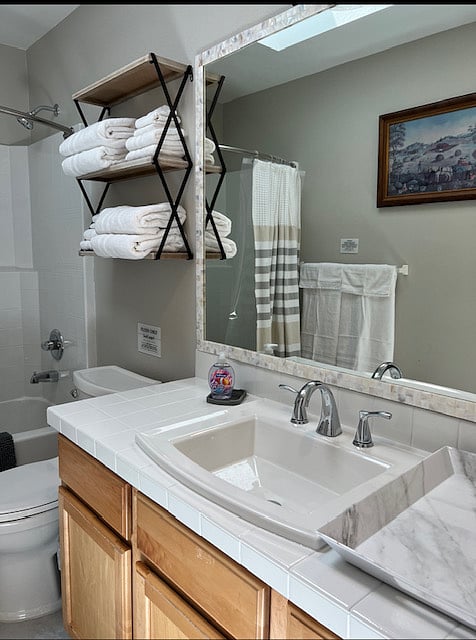 Full bathroom private to Bear 2a and Elk 3a unit with additional 1/2 bath common area. Housekeeping available.