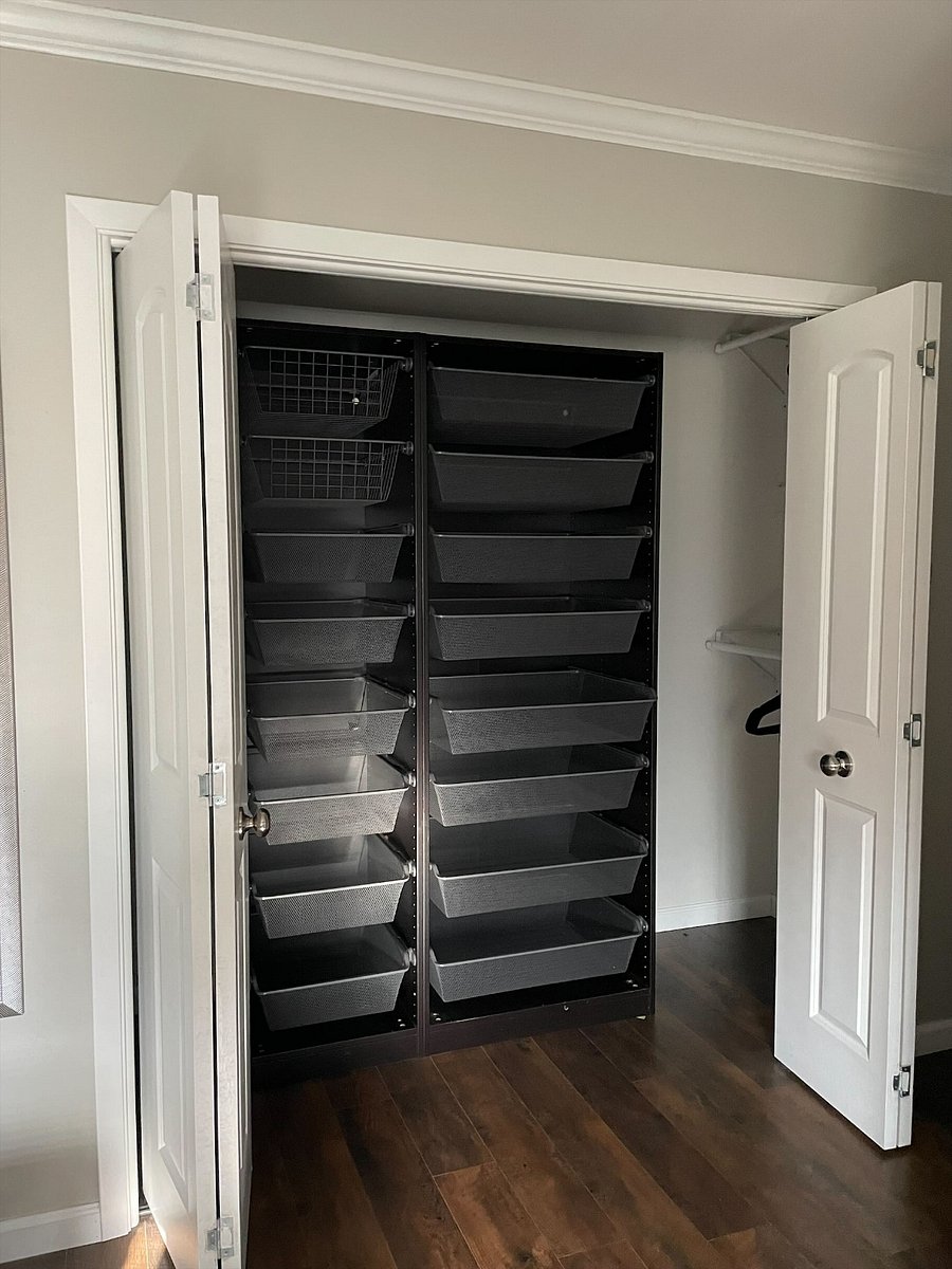 Baskets for clothing and double hanging racks on both sides.