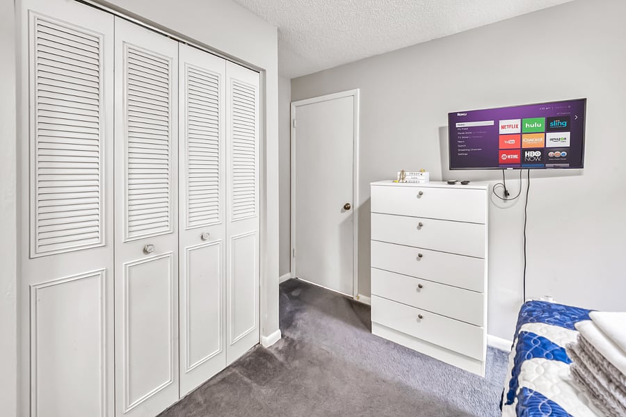 Queen bed 1 closet, tv and dresser