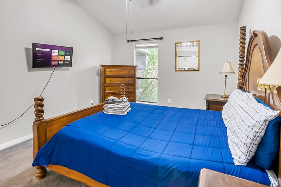 Queen bed 2