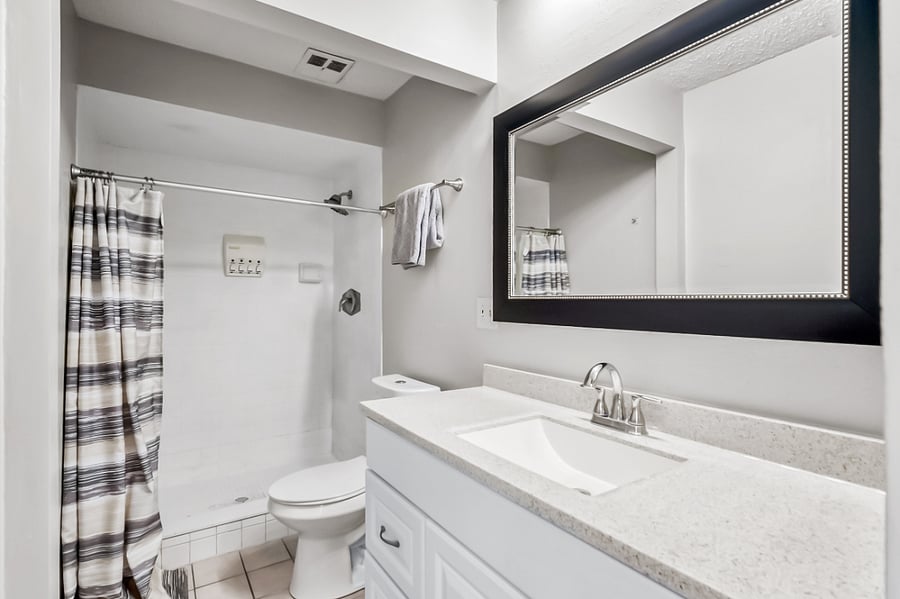 Full bathroom 2
