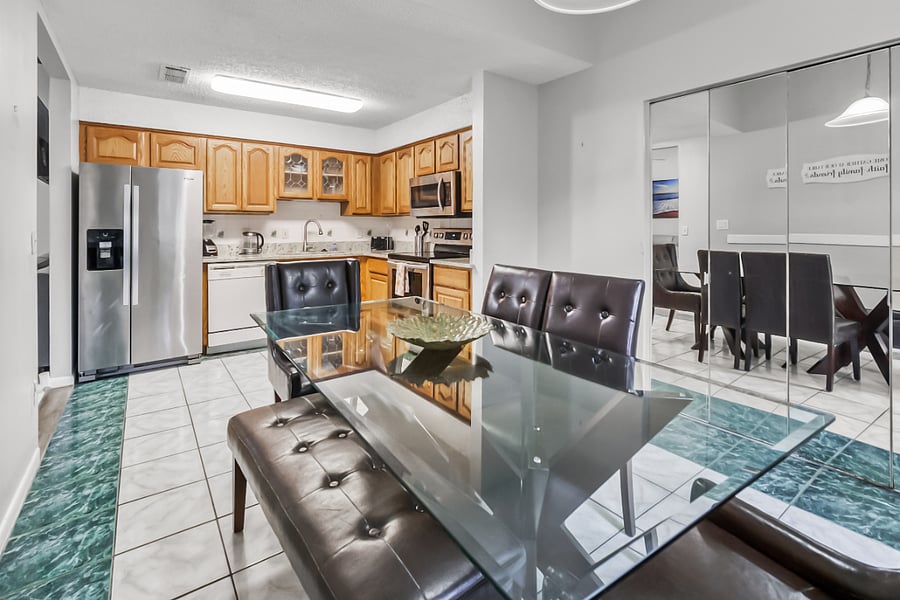 Full kitchen