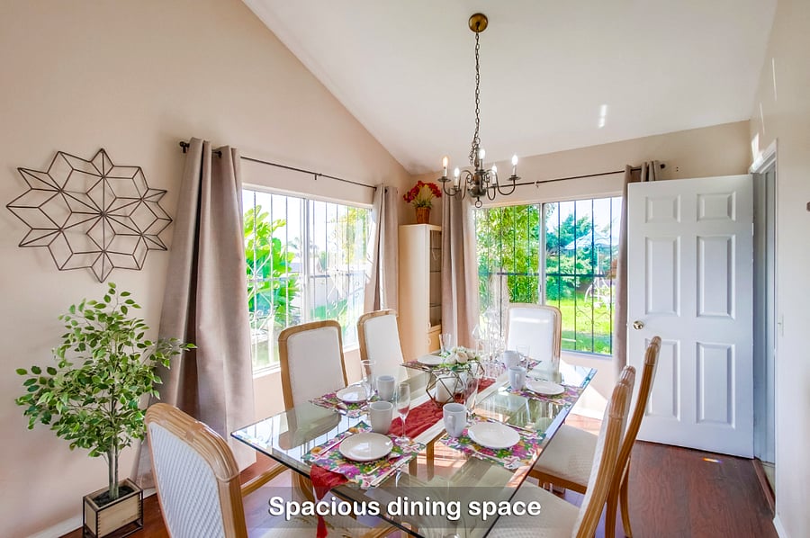 Enjoy hearty meals & gatherings in the dining table perfect for six & more