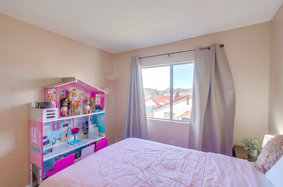 The star of this room is undoubtedly the large dollhouse, perfect for playtime