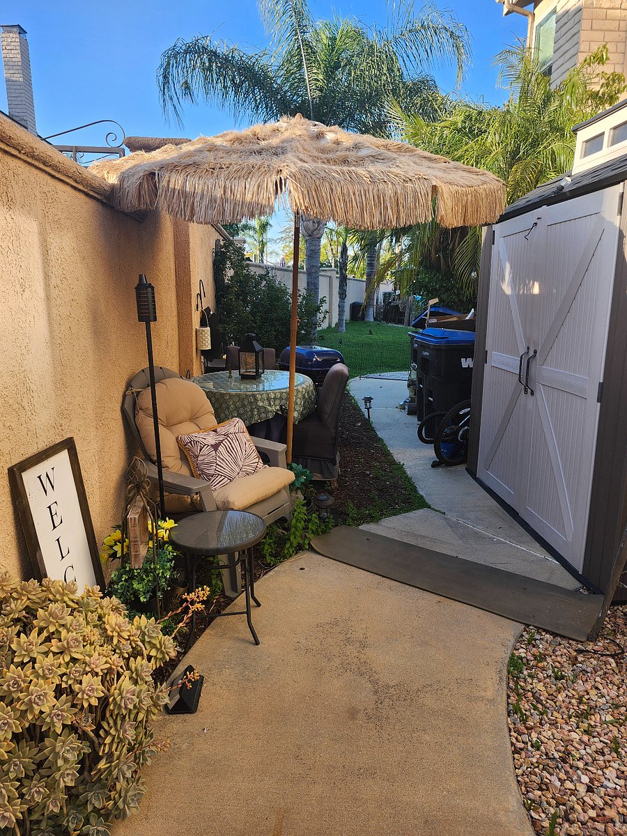 Outdoor barbecuer and private side dining.