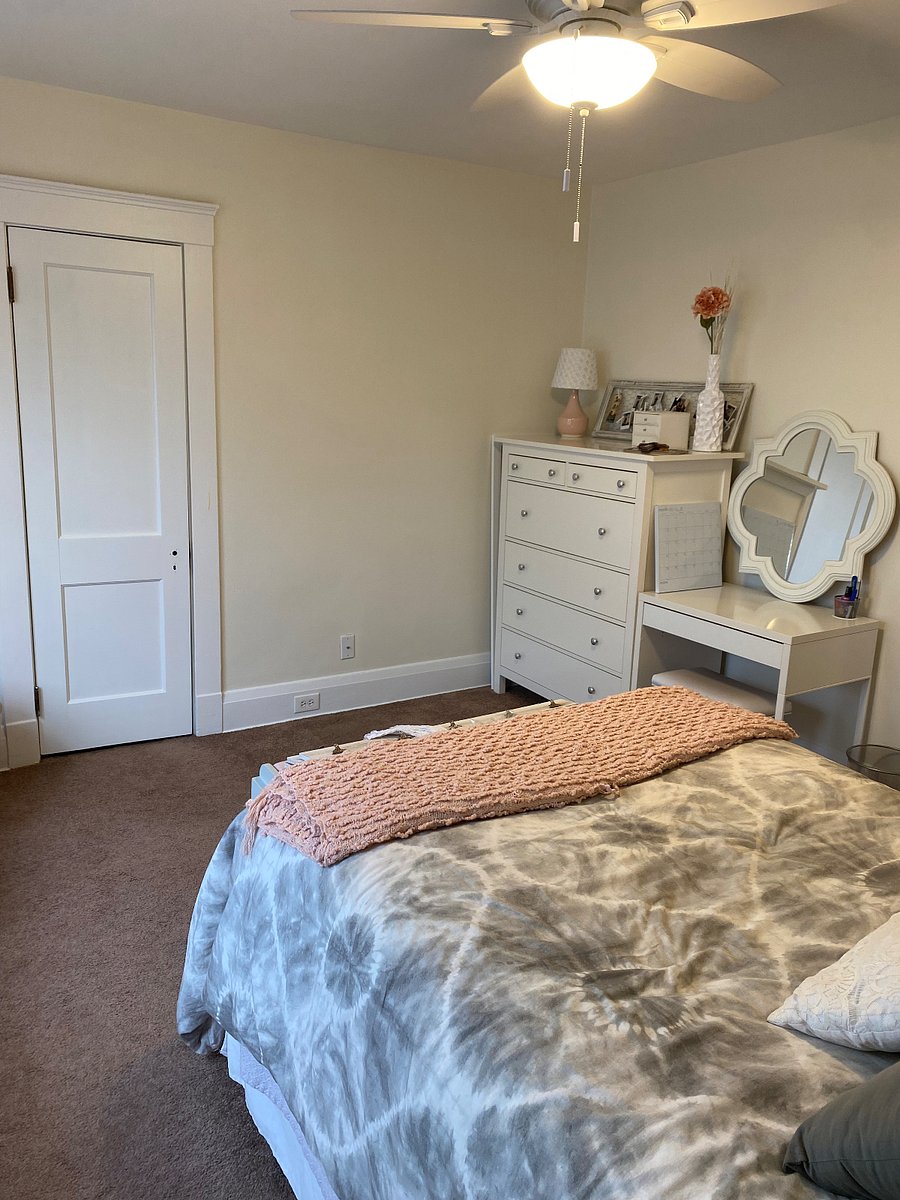 2nd bedroom- full bed