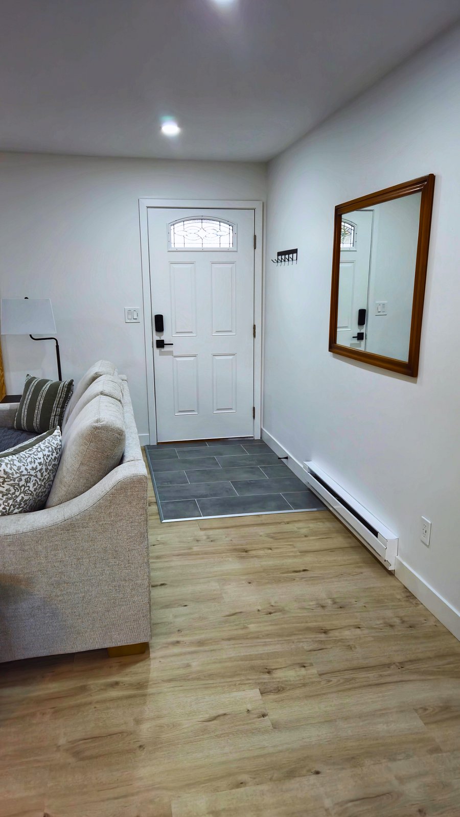 The tiled front entrance has a large mirrorperfect for checking your smile before heading out!