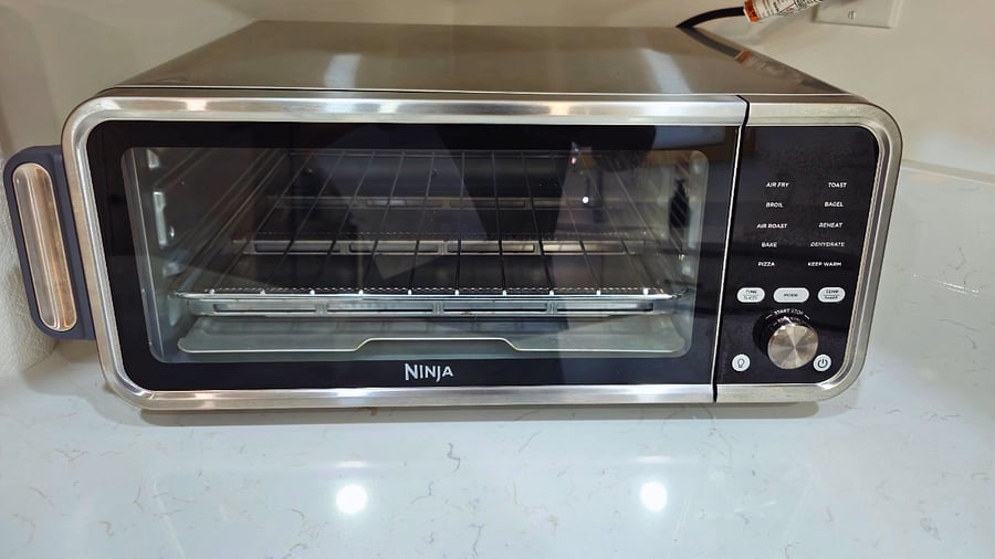 Ninja air fryer/toaster ovenperfect for quick, smaller meals without heating up the big oven!